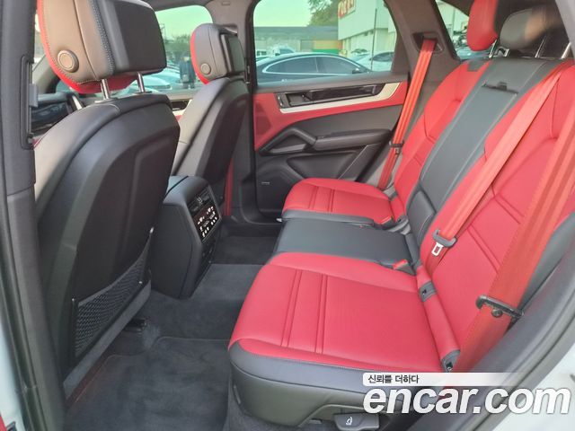 Porsche Cayenne 2024 — photo 18