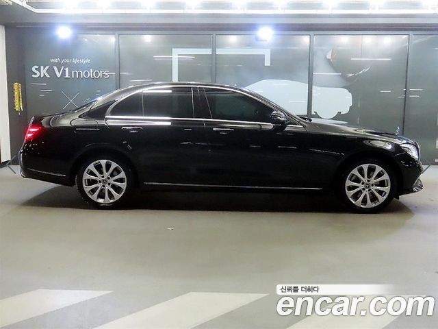 Mercedes-Benz E-Class 2017 — photo 3
