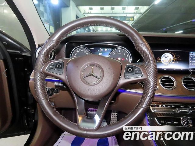 Mercedes-Benz E-Class 2017 — photo 8