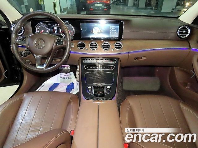 Mercedes-Benz E-Class 2017 — photo 10