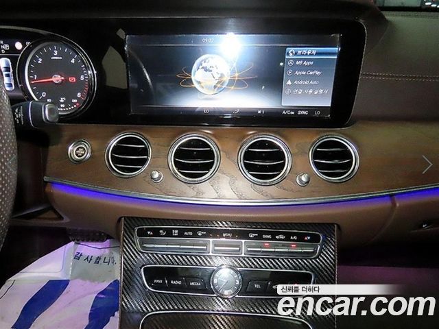 Mercedes-Benz E-Class 2017 — photo 11
