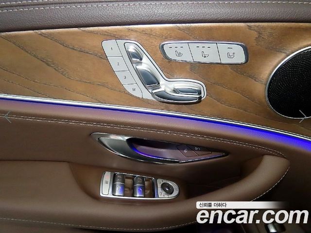 Mercedes-Benz E-Class 2017 — photo 14