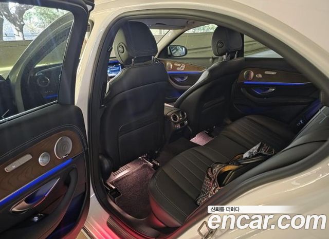 Mercedes-Benz E-Class 2020 — photo 6
