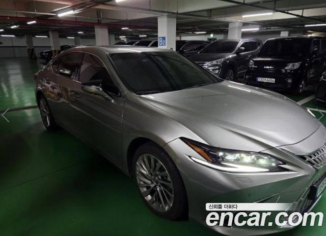 Lexus ES 2025 — photo 1