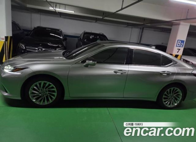 Lexus ES 2025 — photo 2