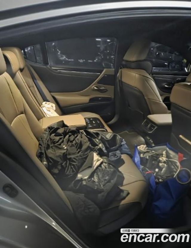 Lexus ES 2025 — photo 9