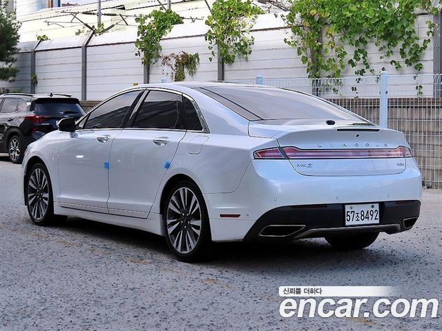 Lincoln MKZ 2019 — photo 3
