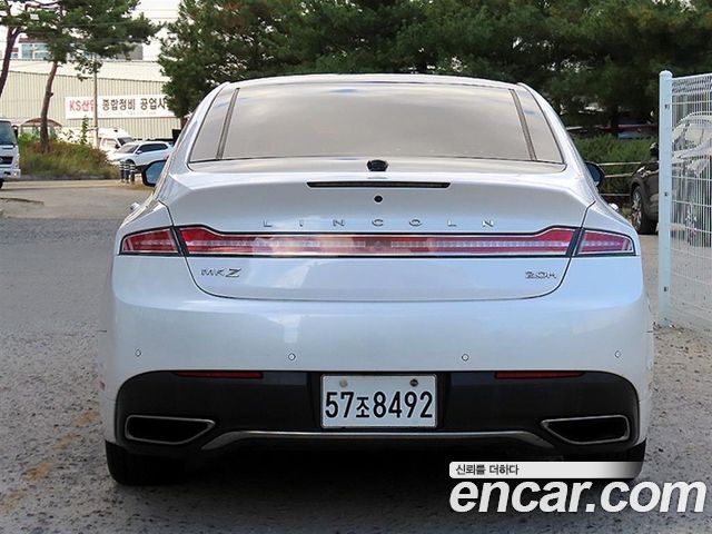 Lincoln MKZ 2019 — photo 4