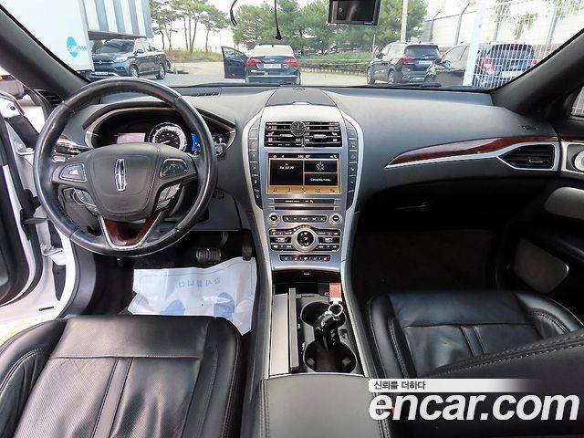 Lincoln MKZ 2019 — photo 7