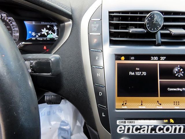 Lincoln MKZ 2019 — photo 10