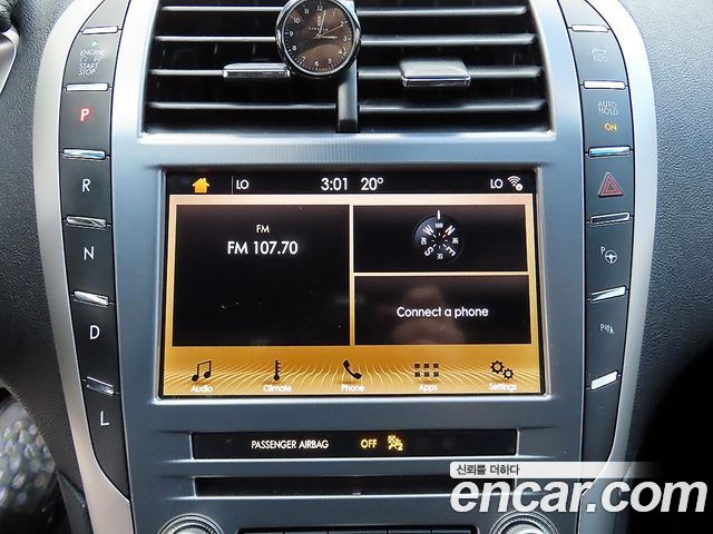 Lincoln MKZ 2019 — photo 13