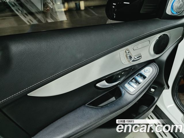 Mercedes-Benz GLC-Class 2018 — photo 14