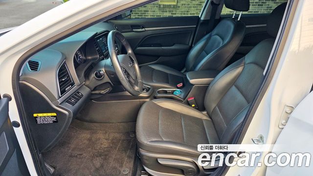 Hyundai AVANTE 2017 — photo 8