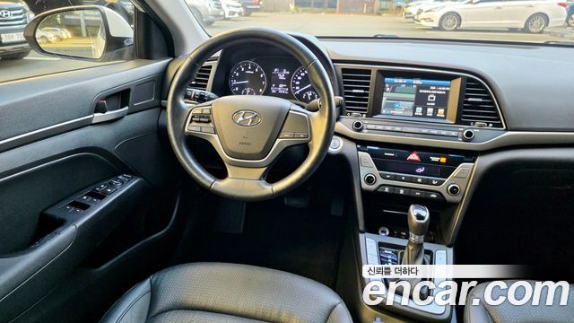 Hyundai AVANTE 2017 — photo 10