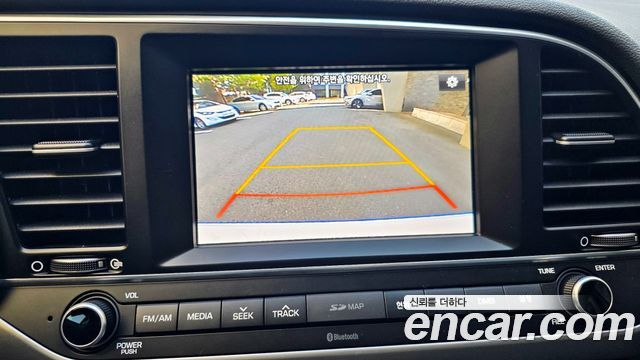 Hyundai AVANTE 2017 — photo 12