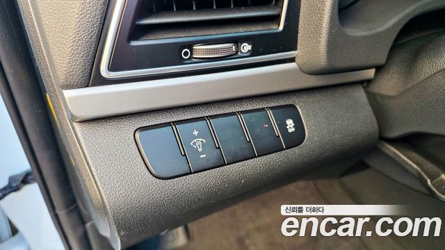 Hyundai AVANTE 2017 — photo 16