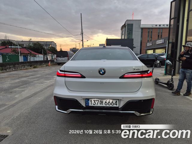 BMW 7-Series 2023 — photo 3
