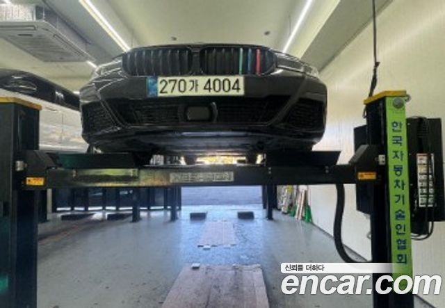 BMW 5-Series 2022 — photo 1