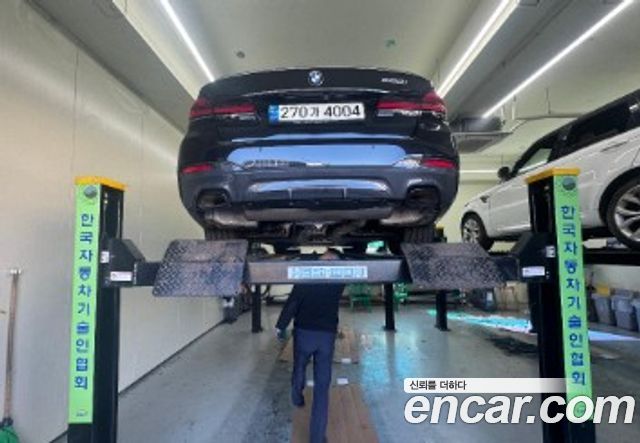 BMW 5-Series 2022 — photo 2