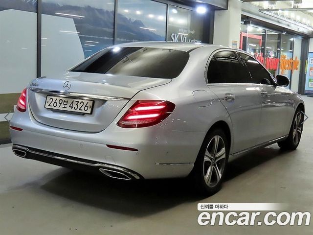 Mercedes-Benz E-Class 2017 — photo 4