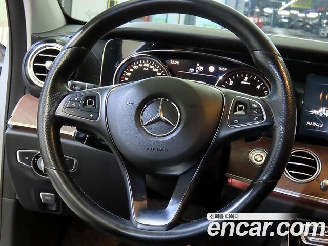 Mercedes-Benz E-Class 2017 — photo 8