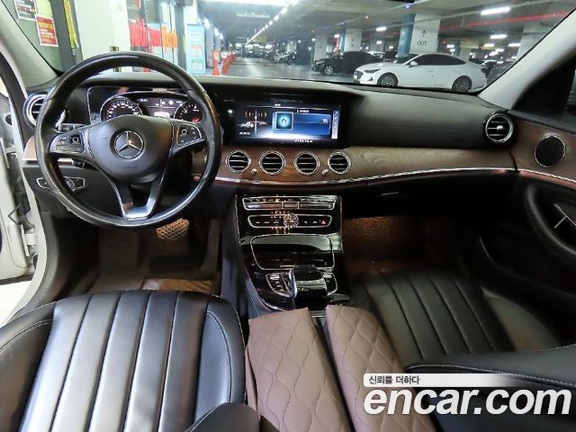 Mercedes-Benz E-Class 2017 — photo 10