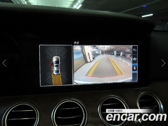 Mercedes-Benz E-Class 2017 — photo 14
