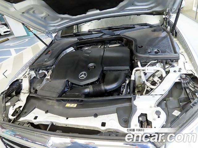 Mercedes-Benz E-Class 2017 — photo 19