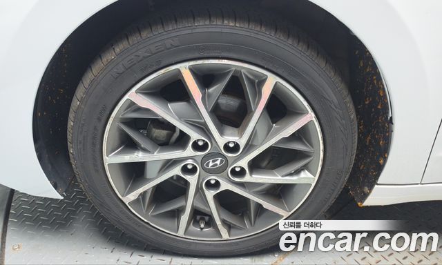 Hyundai AVANTE 2020 — photo 5
