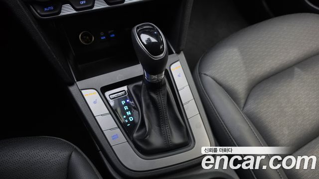 Hyundai AVANTE 2020 — photo 12