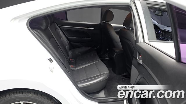 Hyundai AVANTE 2020 — photo 17