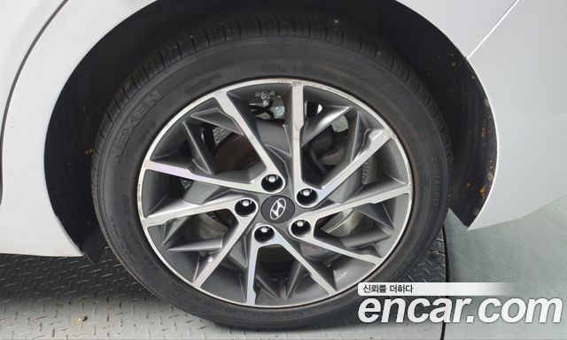 Hyundai AVANTE 2020 — photo 7