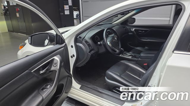 Nissan Altima 2018 — photo 10