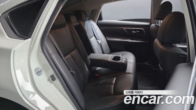 Nissan Altima 2018 — photo 11