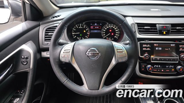 Nissan Altima 2018 — photo 13