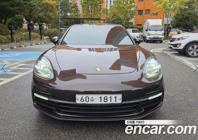 Porsche Panamera 2018 — photo 2