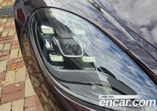 Porsche Panamera 2018 — photo 16