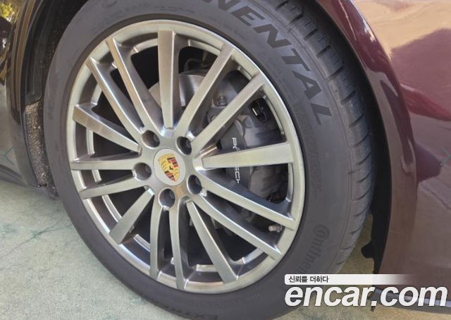 Porsche Panamera 2018 — photo 17
