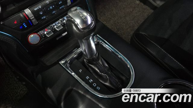 Ford Mustang 2017 — photo 9