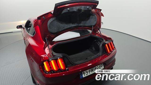 Ford Mustang 2017 — photo 20