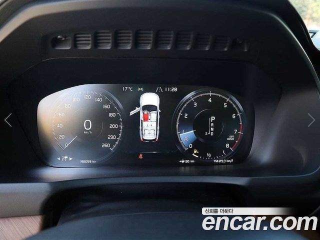 Volvo XC90 2018 — photo 9