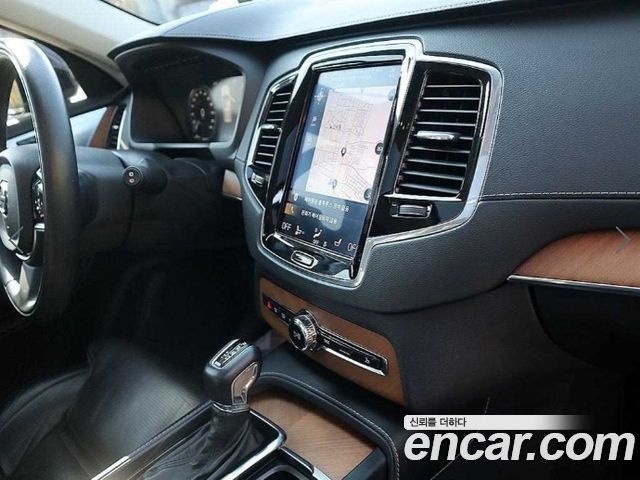 Volvo XC90 2018 — photo 11