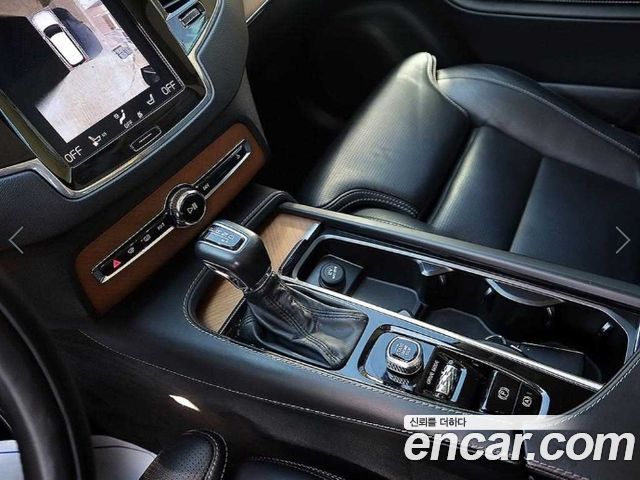 Volvo XC90 2018 — photo 12