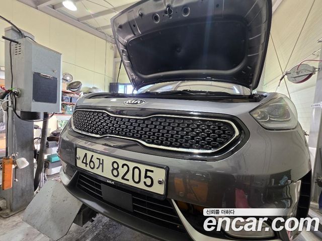 Kia Niro 2018 — photo 1
