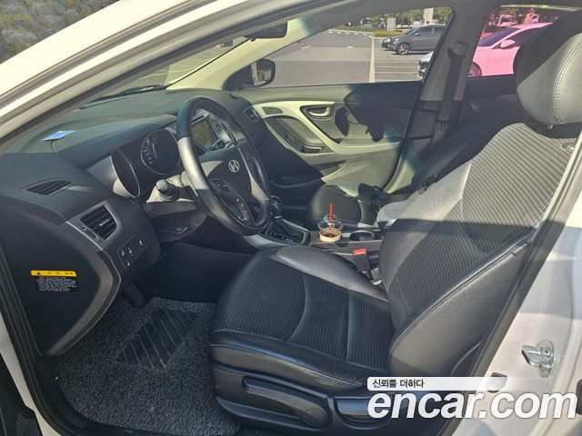 Hyundai AVANTE 2015 — photo 11