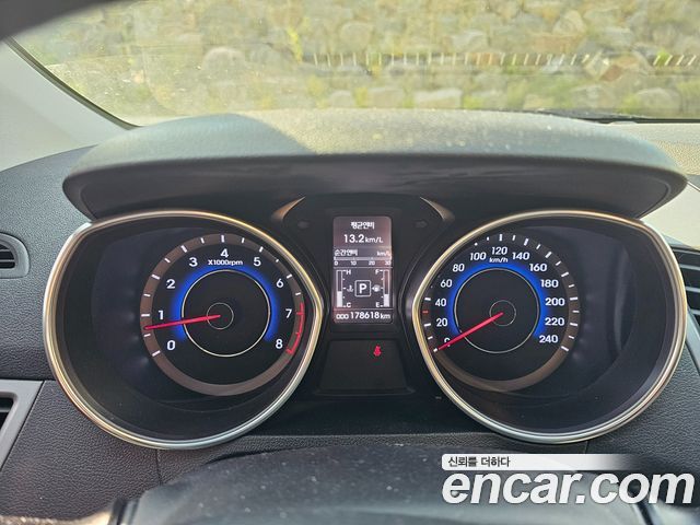 Hyundai AVANTE 2015 — photo 13
