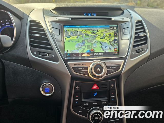 Hyundai AVANTE 2015 — photo 14