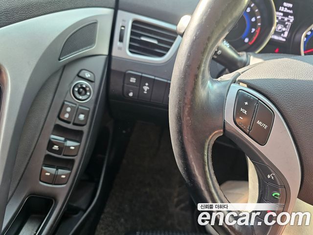 Hyundai AVANTE 2015 — photo 16