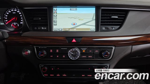 Kia K7 2017 — photo 18