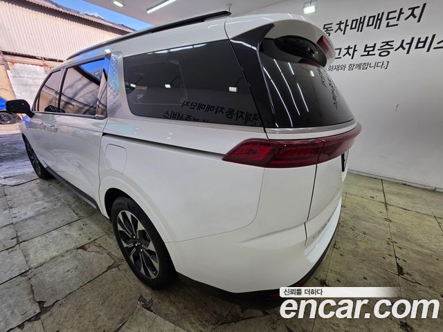 Kia Canival 2023 — photo 3